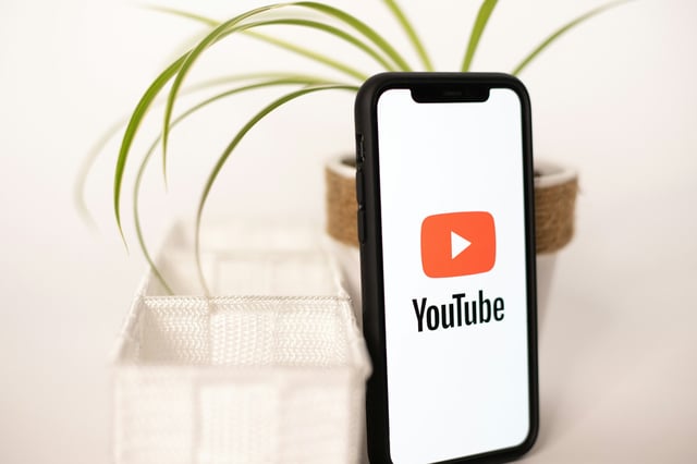【2026年最新】YouTube広告の種類とは？特徴・費用・選び方も解説